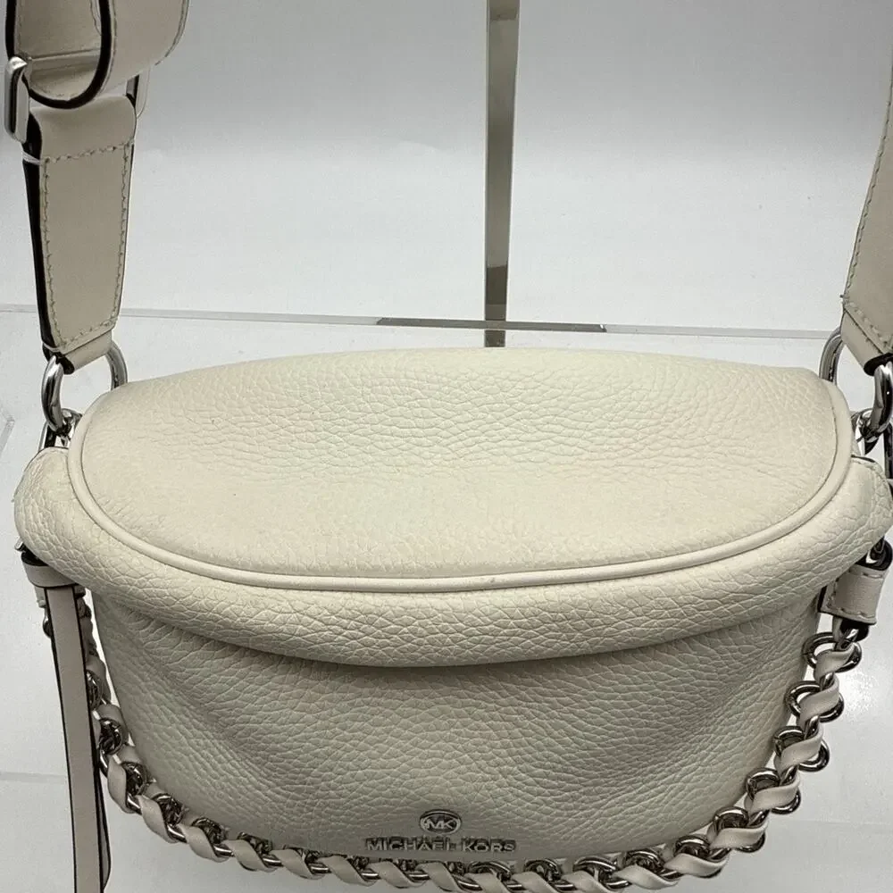 Michael Kors Slater XS Optic White Pebbled Leather Sling Pack Messenger Bag⬇️